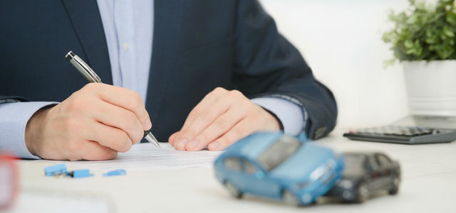 追突事故の被害に遭ったら弁護士に相談!メリット・デメリットを解説