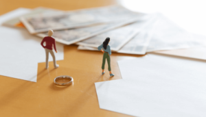 離婚にかかる弁護士費用はいくら？相場や費用がないときの方法