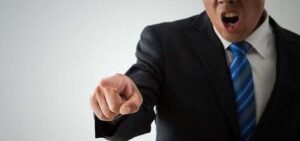 モラハラを職場で受けた場合の解決方法|5つの対処法や具体例を解説