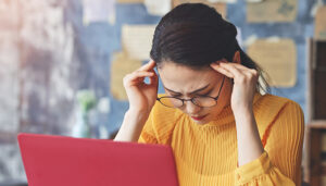 Twitterで「なりすまし」をした人を特定する方法|アカウントを削除する手順や対処法