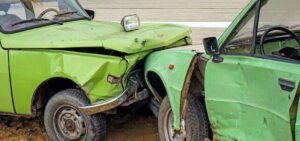 もらい事故の慰謝料相場はいくら？計算方法・注意点・請求の流れを解説