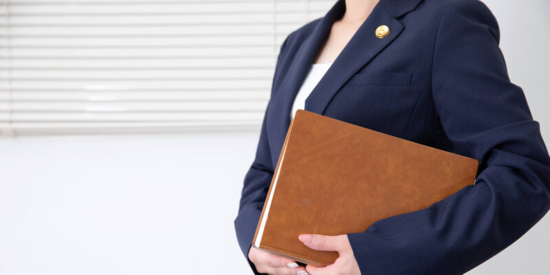 相続トラブルに強い弁護士の選び方は？選ぶ際の注意点や弁護士費用も解説