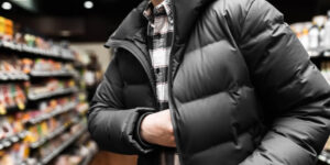 万引きで逮捕されるとどうなる？問われる罪や逮捕後の流れを解説