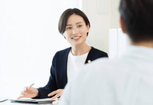 セクハラによる慰謝料相場と増額要素とは?実際に請求する方法も紹介