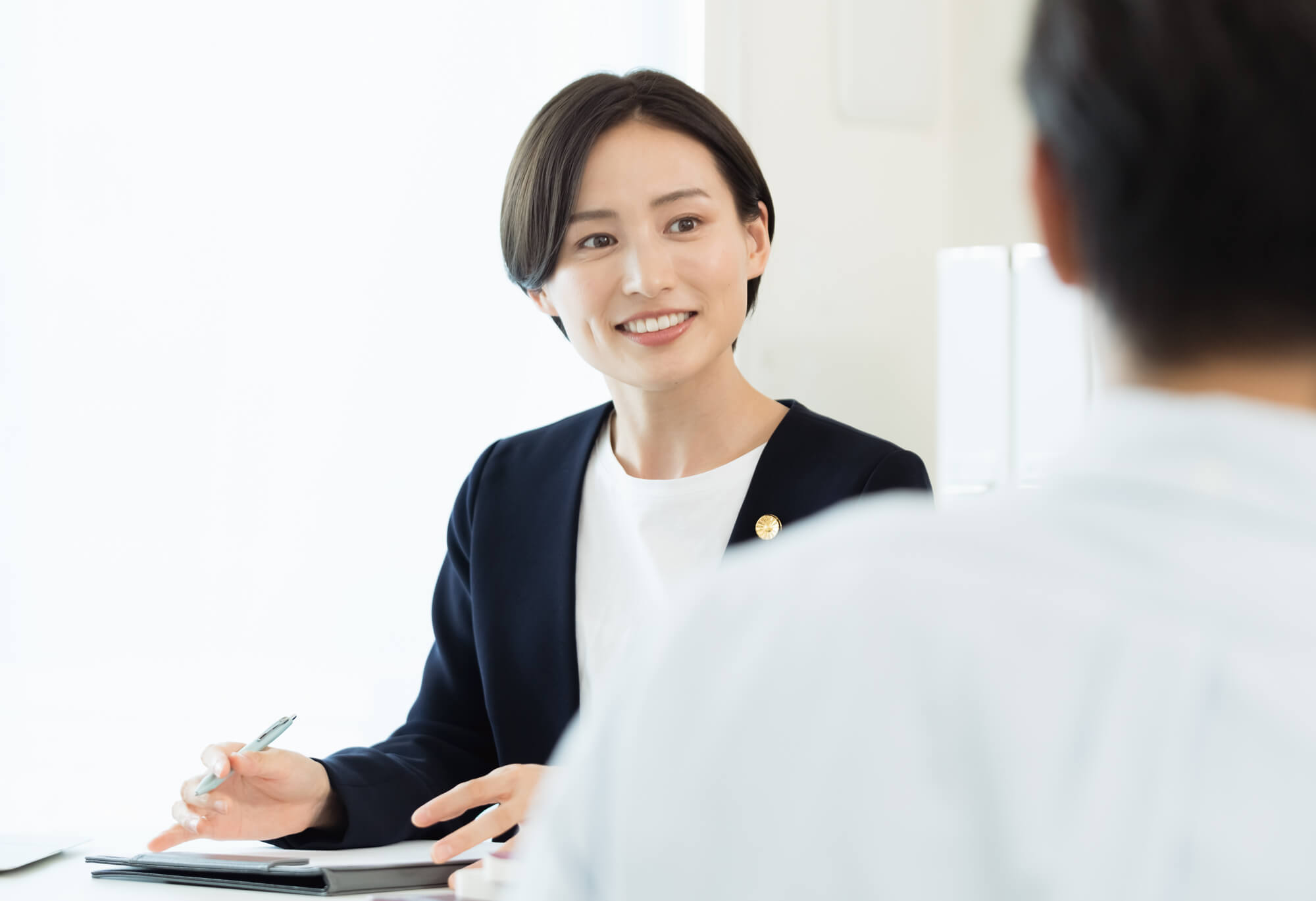 セクハラによる慰謝料相場と増額要素とは?実際に請求する方法も紹介