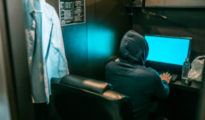 ネットに住所を晒された場合の対処法｜削除方法・特定方法を解説