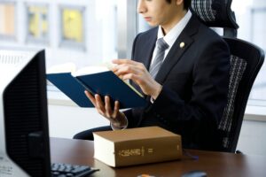 慰謝料減額で注目の弁護士とは?探し方や弁護士に依頼するメリット、費用などを解説