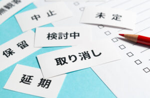 内定を取り消されたら損害賠償請求は可能?|違法性や裁判例を解説