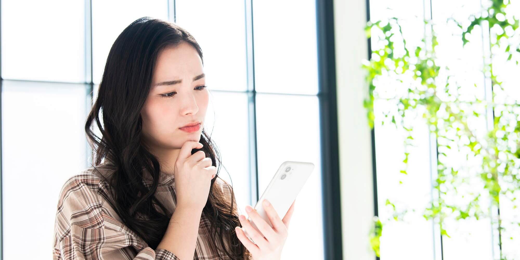 インスタで勝手に写真を載せられた際の対応｜削除方法・特定方法を解説