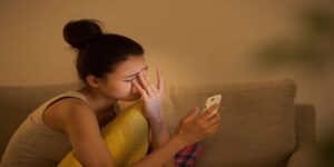 裸の写真が流出した場合の対処法｜脅されている場合の対応も解説