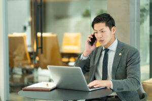 誹謗中傷に強い弁護士を探す方法｜弁護士に依頼するメリットや費用を解説