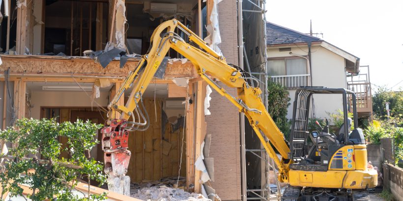 不動産の再開発立ち退き依頼への対応策!都市計画や道路拡張の拒否など解説
