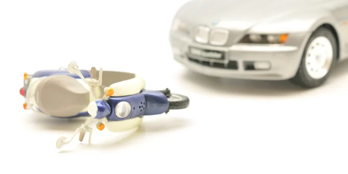 バイク事故を弁護士に依頼したときの費用相場!安く抑えたいなら特約を上手に使おう