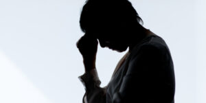 前科と前歴の違いは? 被疑者・被告人への影響や刑事手続きの流れなどを解説