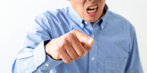 パワハラに強い弁護士とは?パワハラ解決を弁護士に依頼するメリット・デメリットを解説