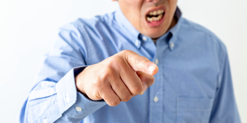 パワハラに強い弁護士とは?パワハラ解決を弁護士に依頼するメリット・デメリットを解説