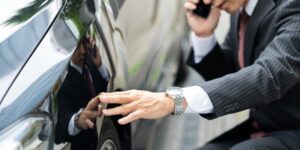 当て逃げされたらどうする？対処法と修理費用の支払い方法を解説