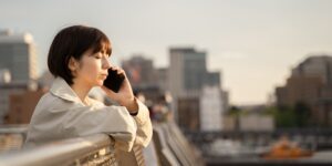 よりそいホットラインには何が相談できる?悩みの解決を弁護士に依頼するメリットも解説