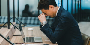 労働問題は弁護士に相談すべき?弁護士の探し方や相談のコツも詳しく解説