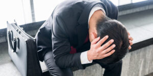 消費者金融に強い弁護士を見極めるポイント｜債務整理のメリットや弁護士費用も解説