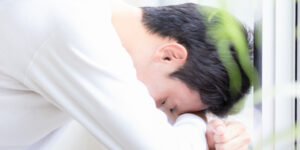 適応障害でも休職は可能!期間や休職中の過ごし方・給与についても詳しく解説