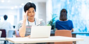 裁量労働制で起こりやすい問題点とは?残業代の支払いやトラブル対処法を知ろう