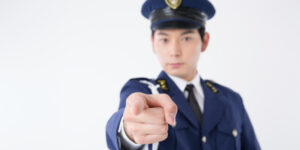 違法ダウンロードで警察がきた!?バレる仕組みと逮捕の可能性について解説