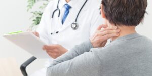 交通事故による通院・治療期間の延ばし方|治療費打ち切りへの対処法を解説