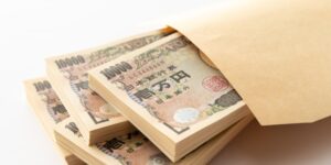 売掛金とは何か?現金取引と掛取引の違いや仕訳のポイントを紹介