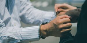 大麻所持|初犯で捕まったら?知っておくべき処分と流れ