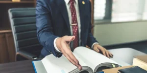 ネット誹謗中傷は弁護士に相談!メリット・費用相場・探し方を解説