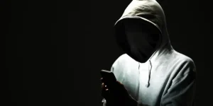 SNSのなりすましは犯罪?罪に問えるケースと対策法を解説