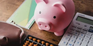 自己破産で借金をゼロに！事前に知っておきたいメリット・デメリットと注意点も解説