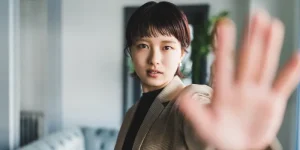 このインスタ投稿は名誉毀損が成立する?相手の特定方法や責任追求方法を解説